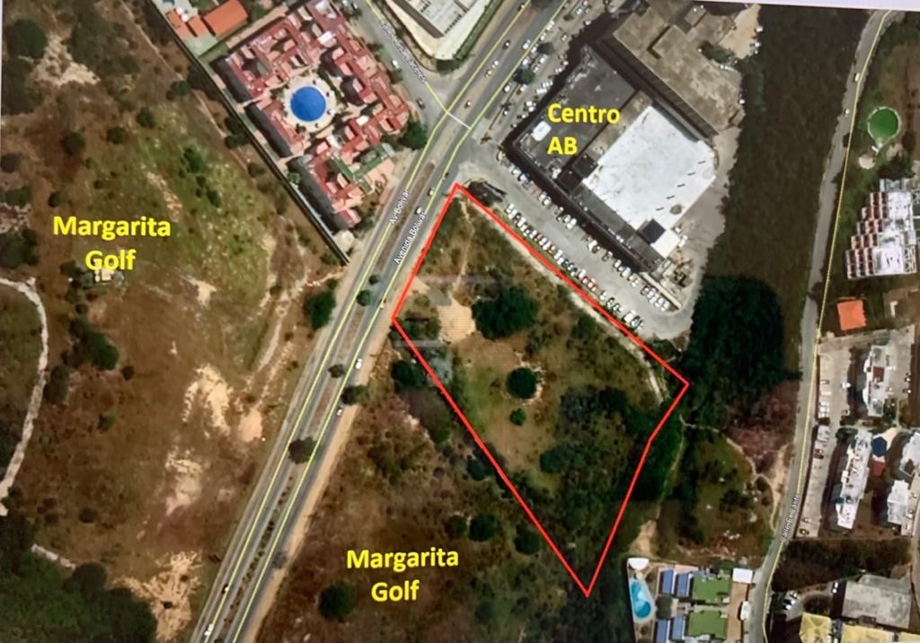 Vista aérea de la Parcela J-13 sobre la Avenida Bolívar de Pampatar